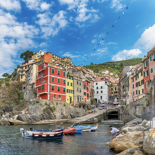 Scopri di più sull'articolo Visitare le Cinque Terre dal mare: Tour in barca a vela