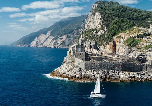 BARCA A VELA LE CINQUE TERRE